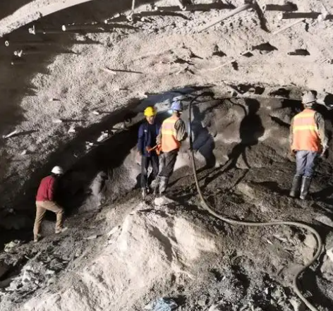 驿城拱顶带模注浆料的施工流程及注意事项